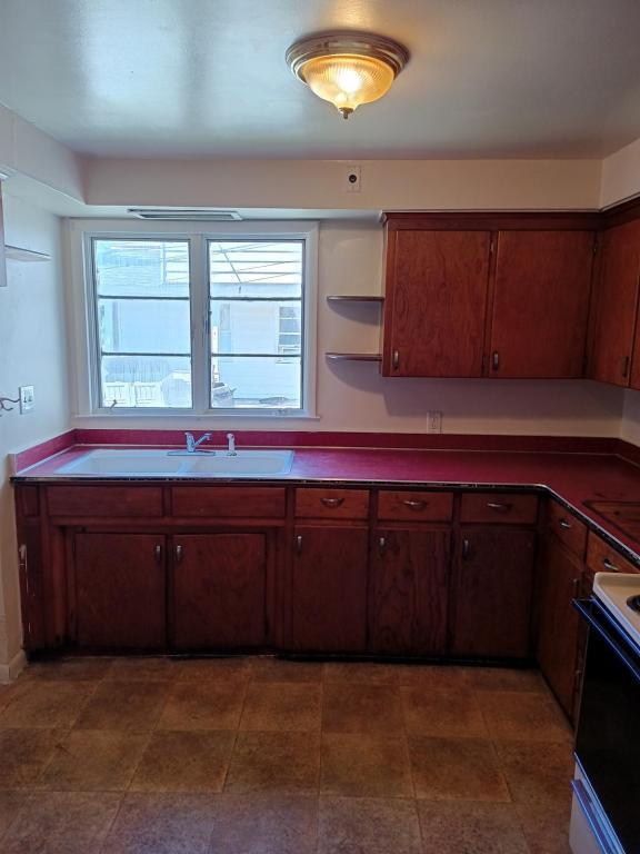 Building Photo - 109 Guy Park, 1L