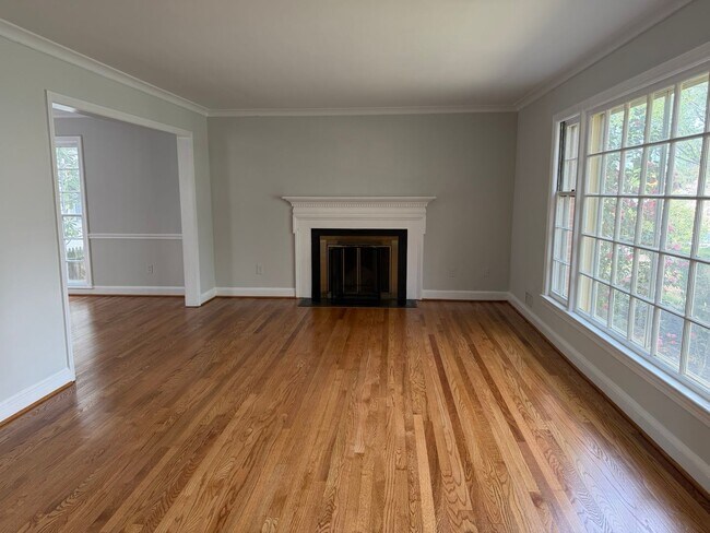 Foto del edificio - Lovely Home In Sought After Westmoreland Hills