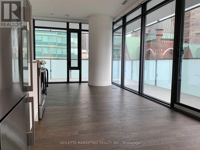 Building Photo - 25 Richmond St E