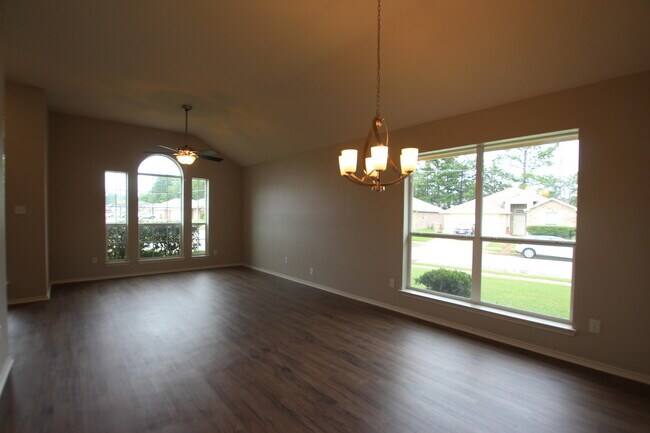 Foto del edificio - Stunning 4 Bedroom Remodel in Flint! Comin...