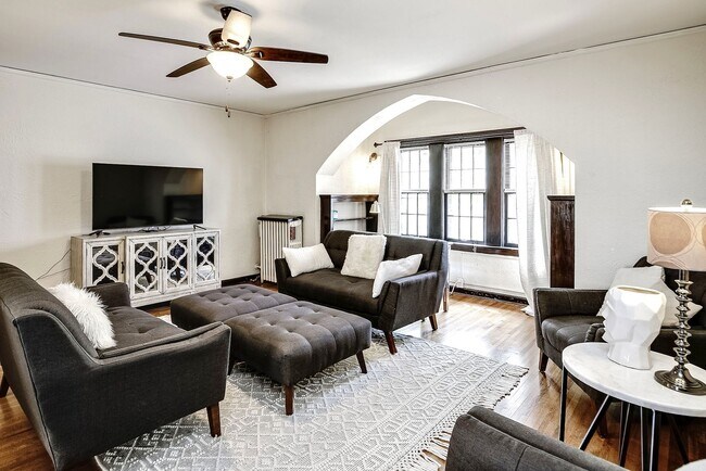 Foto del edificio - Spacious Two Bedroom Condo in Blackstone!