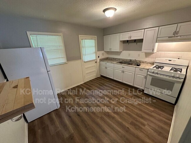 Foto del edificio - 3028 N 71 St