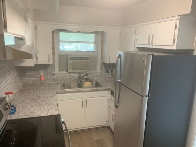 Building Photo - 218 Glendale Ave