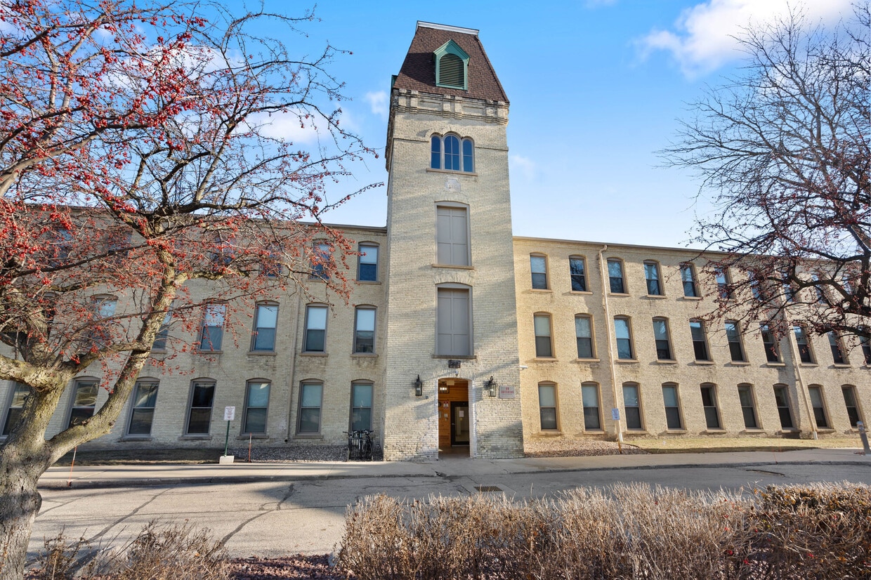 Primary Photo - Signature 23 Apartments