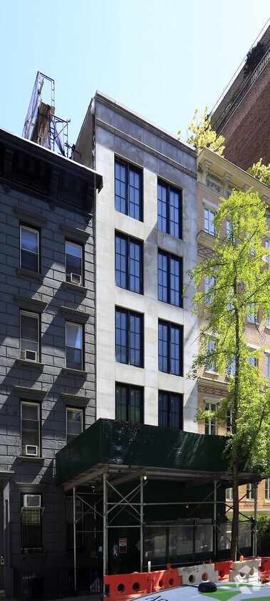 Building Photo - 323 E 53rd St