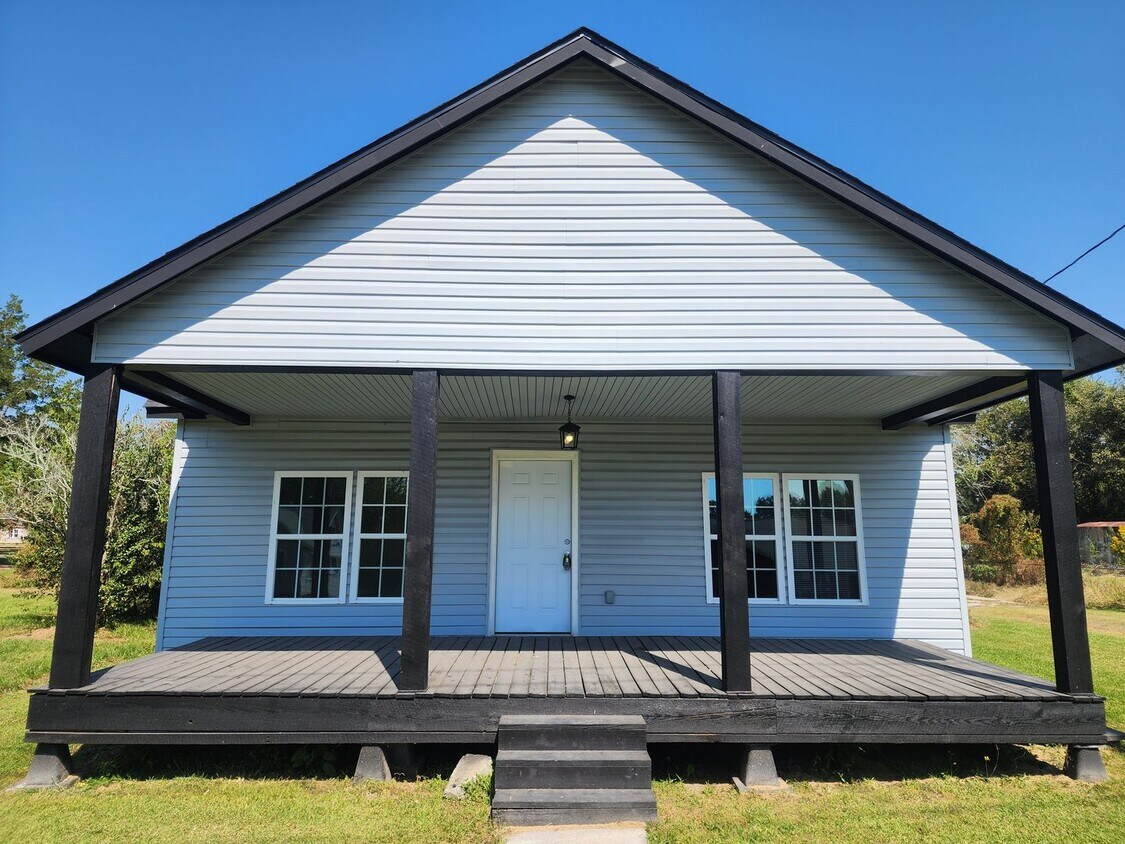 Primary Photo - Spacious 3/2 home in Jennings!