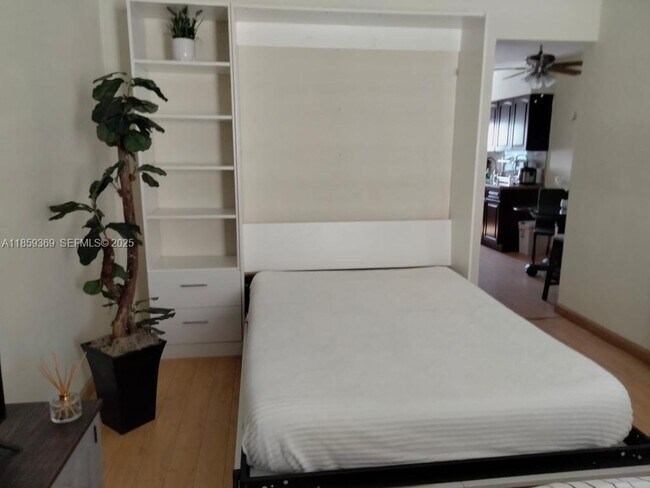 Foto del edificio - 4015 Indian Creek Dr