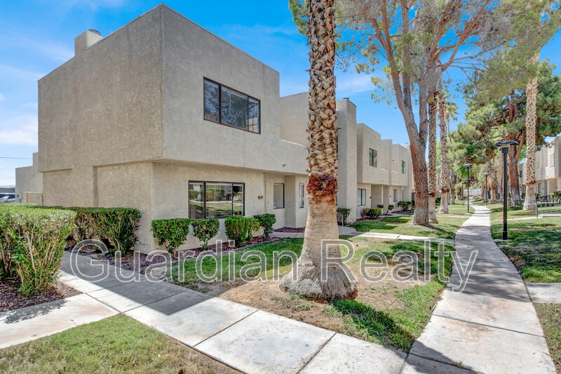 Foto principal - 2639 Jacyra Ave