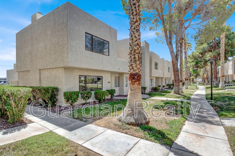 Primary Photo - 2639 Jacyra Ave