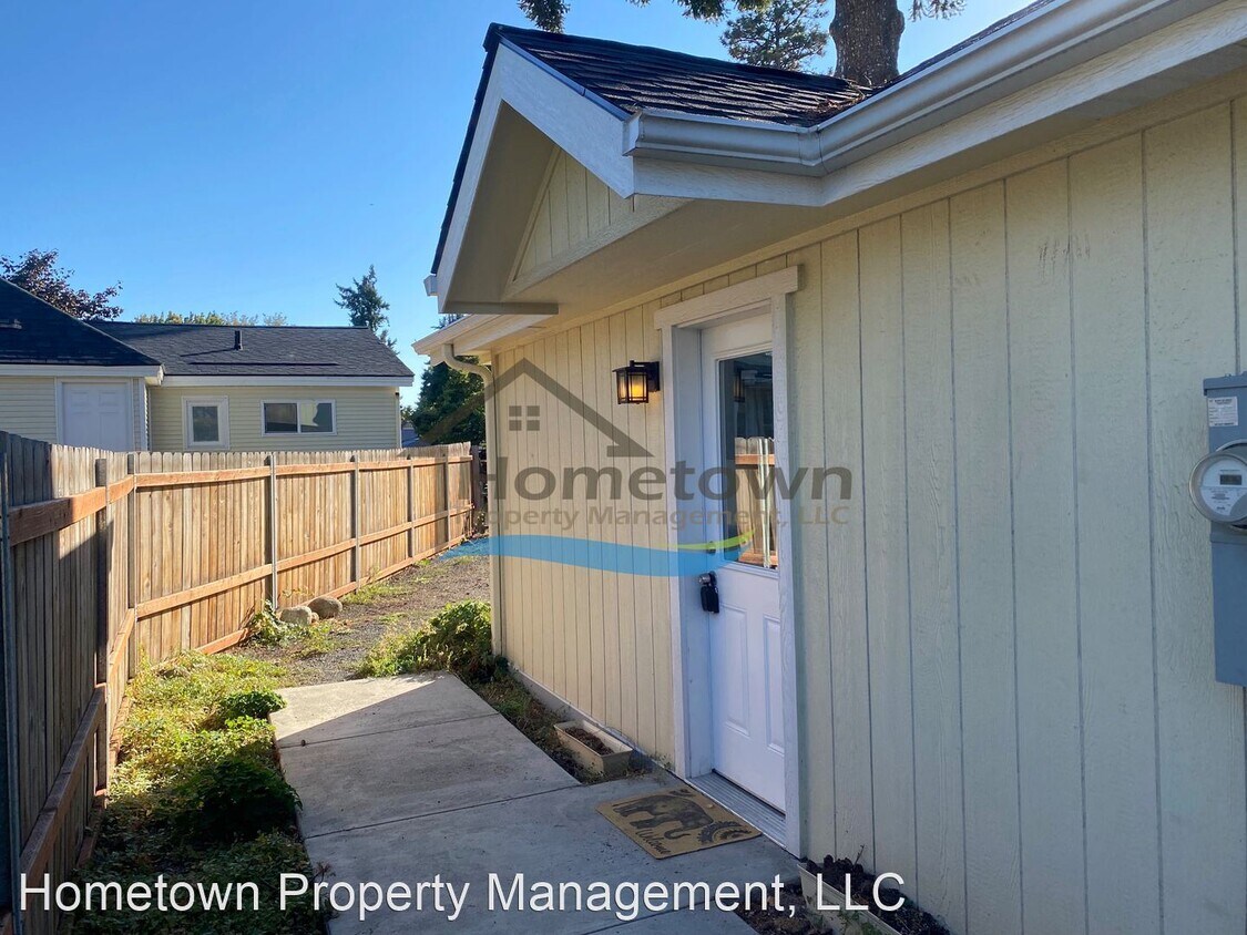 Primary Photo - Studio, 1 bath House - 301B W Lacrosse Ave