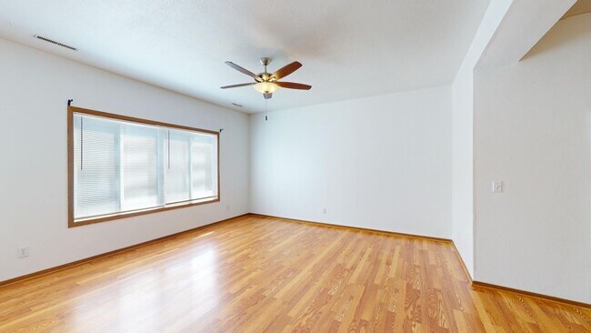 Foto del edificio - 4525 Steinbeck St