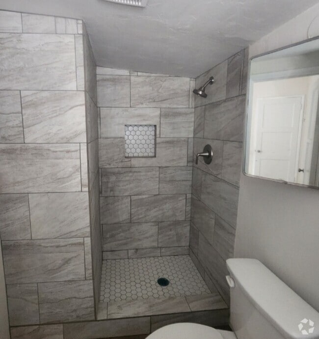 Building Photo - 912 Park Hill Dr