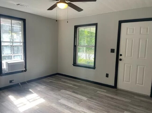 Foto del edificio - 812 Benning Dr