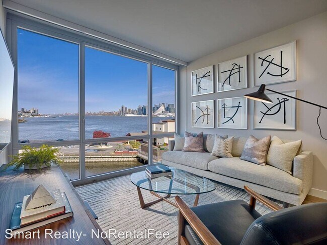 Foto del edificio - 1 br, 1 bath Apartment - 1050 Harbor Blvd