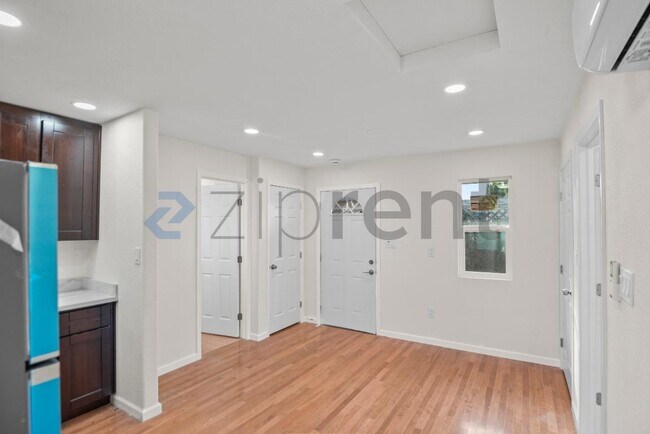 Foto del edificio - 4564 Angeles Ave