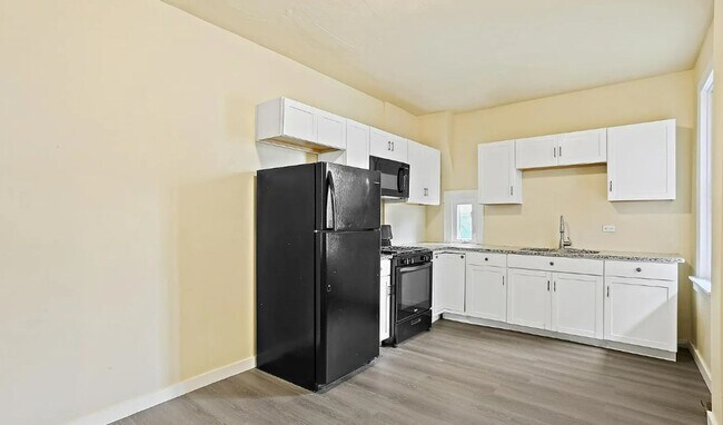 Building Photo - Coming Soon! Bright 4 Bedroom, 1 Bath Home...