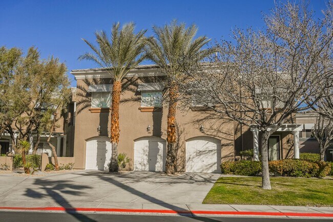 Foto del edificio - Beautiful 2 bd/2 bath condo in luxury gated Summerlin community ON TPC GOLF COURSE