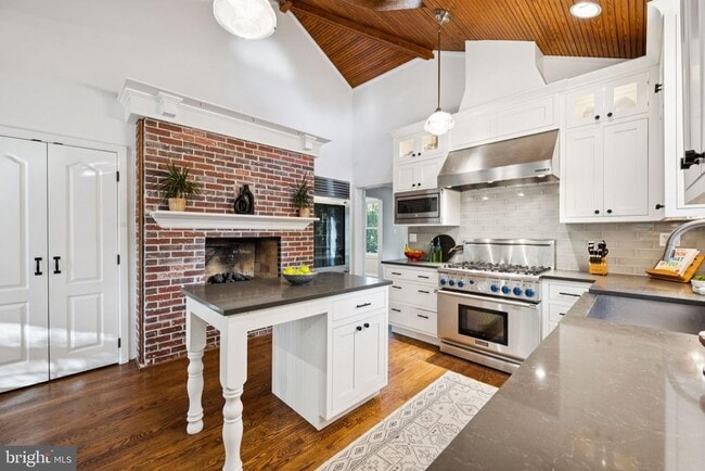 Foto del edificio - 6 Spring Hill Ct