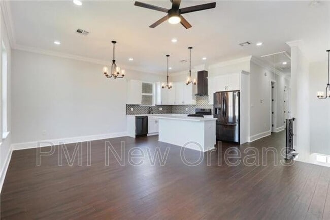 Building Photo - 3021 Delachaise St