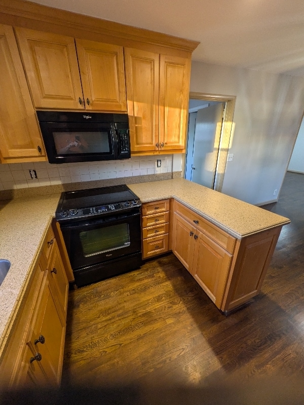 Building Photo - 571 Village Ln