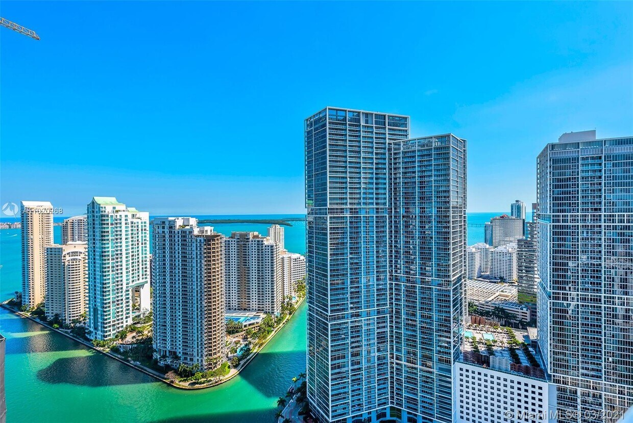 Primary Photo - 200 Biscayne Blvd Way