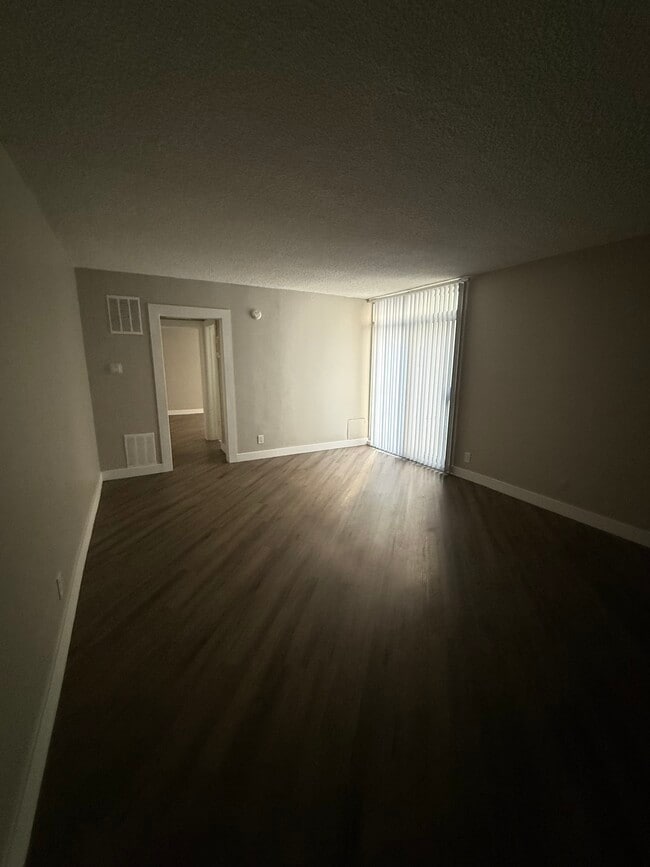 Foto del edificio - 5068 Franklin Ave