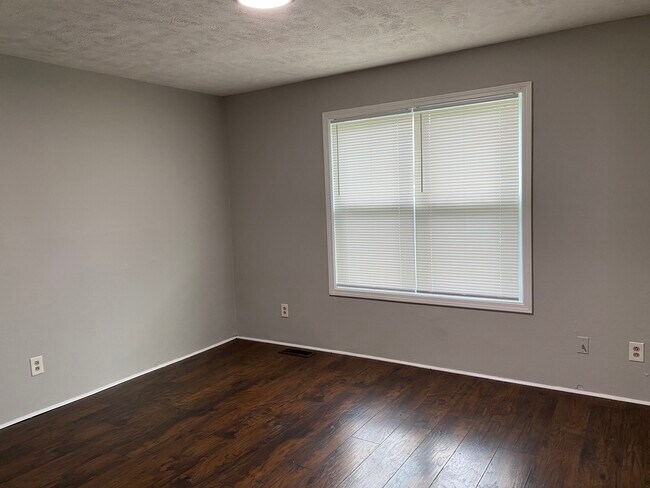Building Photo - 25 Brianfield Dr