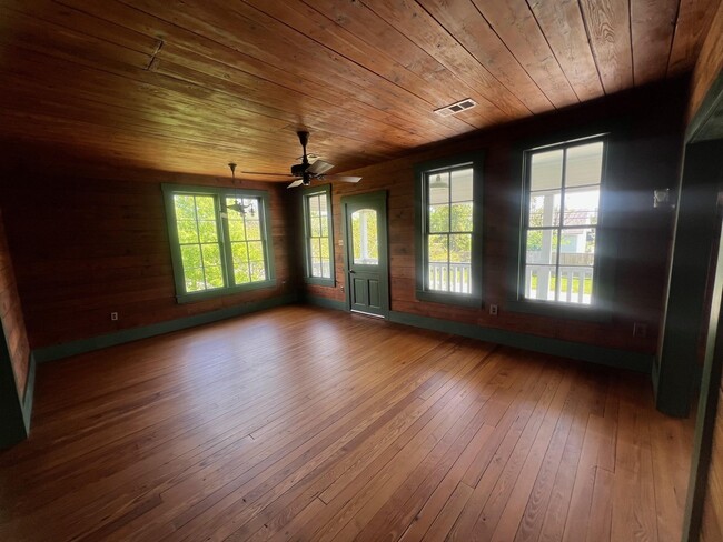 Building Photo - 618 Bayridge Rd