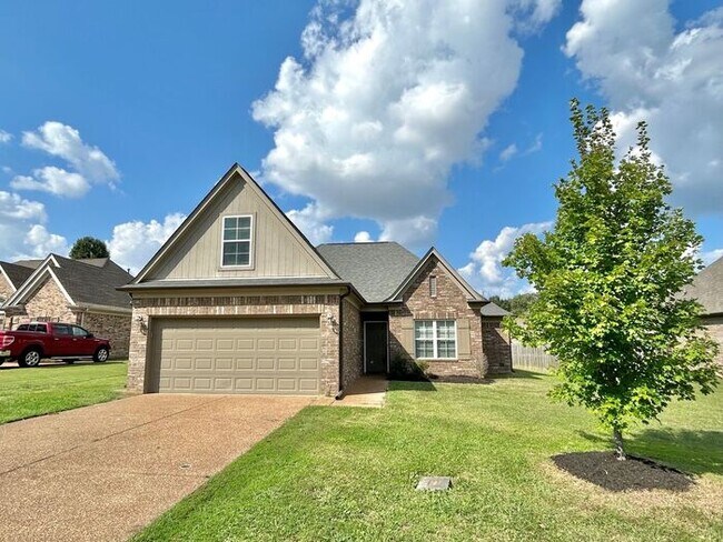 Foto del edificio - Now Leasing a 4 bedroom 2 bath home in Maywood