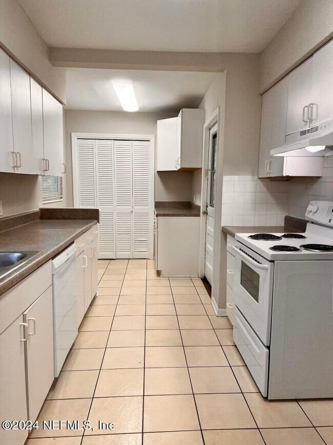 Foto del edificio - 1135 Brierfield Dr