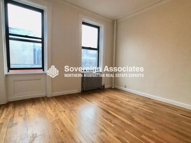 Building Photo - 405 W 49th St
