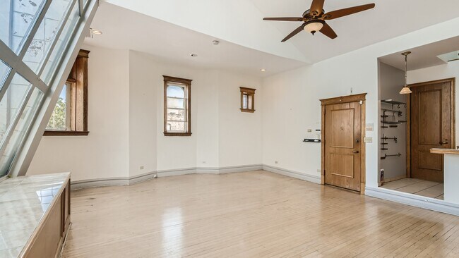 Foto del edificio - 1439 W 18th St