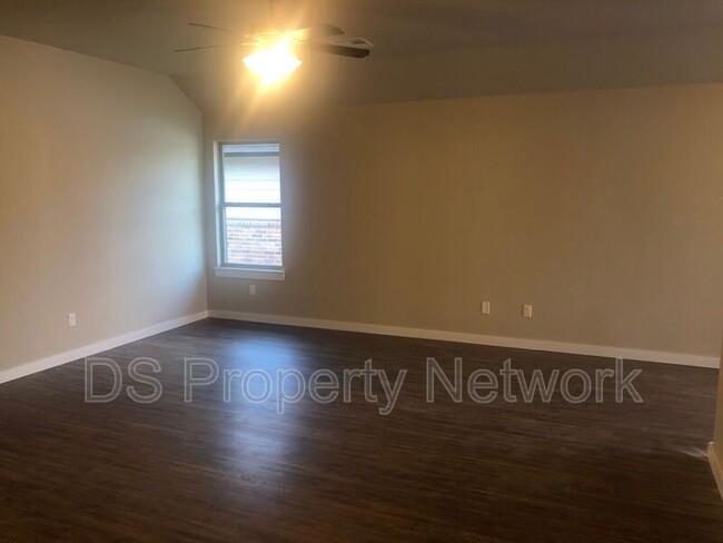 Building Photo - 5213 Oakwood Villas Ct