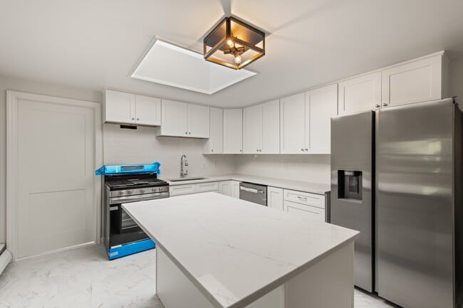 Building Photo - 48 Meyer Pl