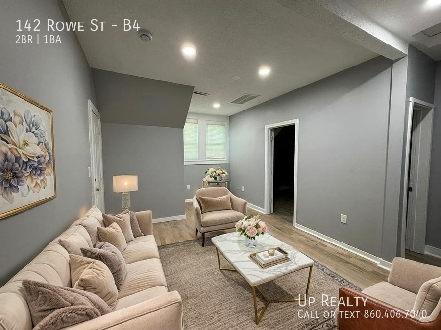 Primary Photo - 142 Rowe St