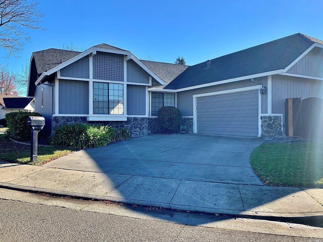 Primary Photo - 942 Wood Sorrel Dr