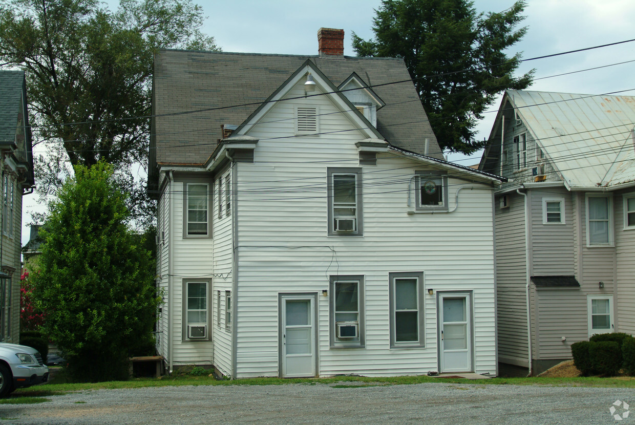 Building Photo - 324 SW Mountain Ave