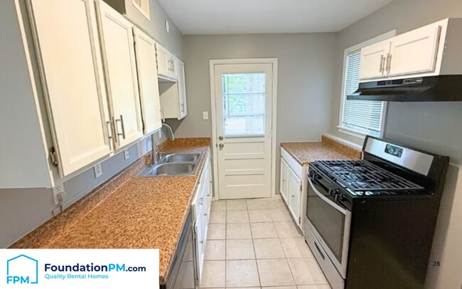 Foto del edificio - 4955 Biscoe Ave