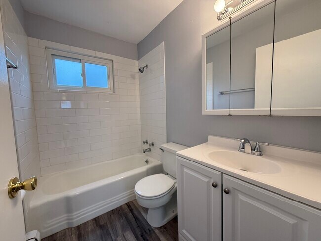 Building Photo - 575 Berry Ave