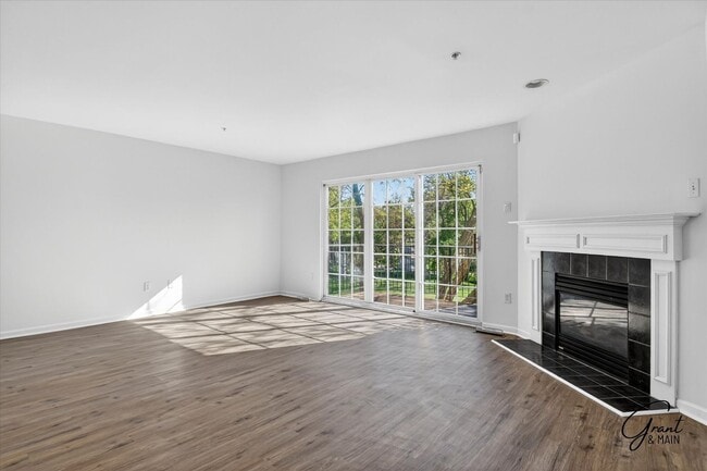Building Photo - $2295 3 bedroom 2.5 bathroom