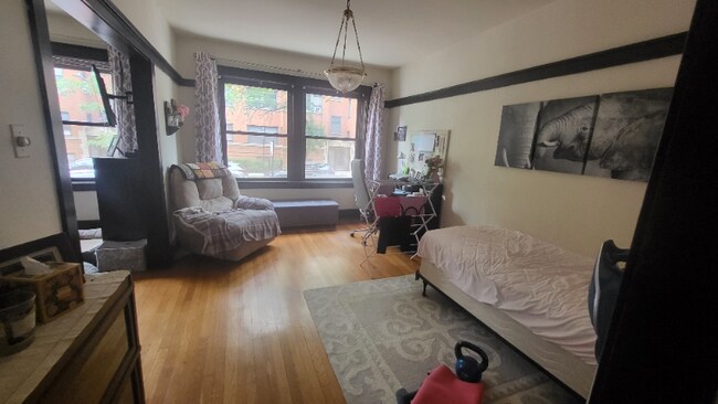 Foto del edificio - 1453 W Cornelia Ave