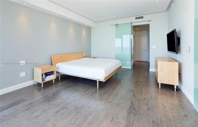 Foto del edificio - 2020 N Bayshore Dr