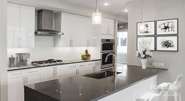 Foto del edificio - 4425 Sharon Rd