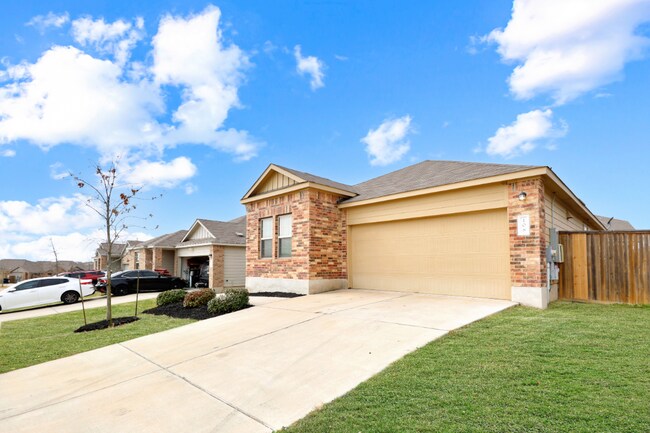 Building Photo - 108 COSMOS LN