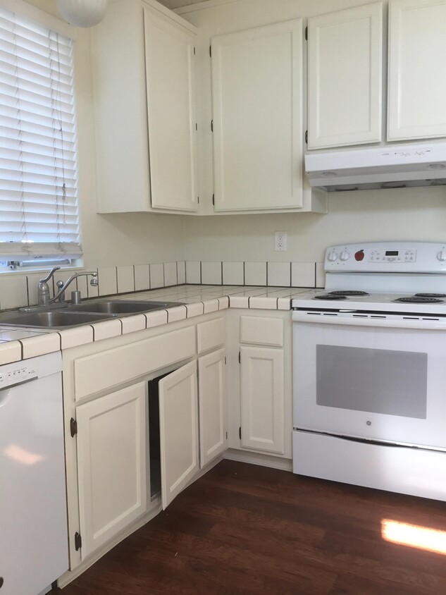 Primary Photo - 5824 Southview Dr