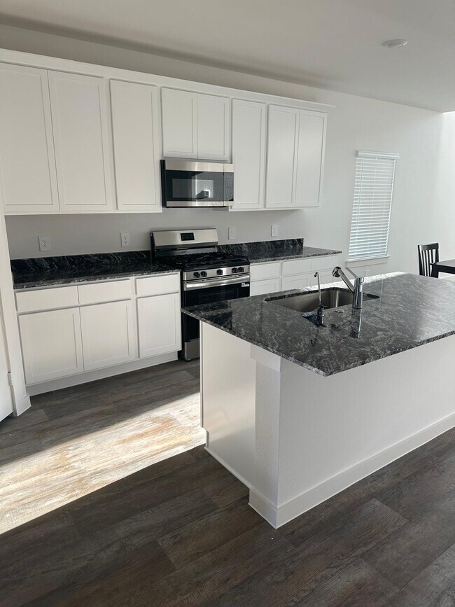 Foto del edificio - 8027 Marchese Dr