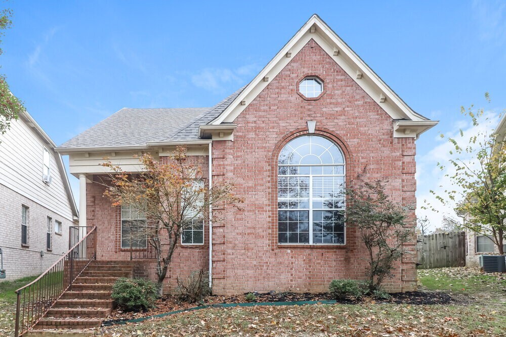 Foto principal - 8725 Rogers Park Ave