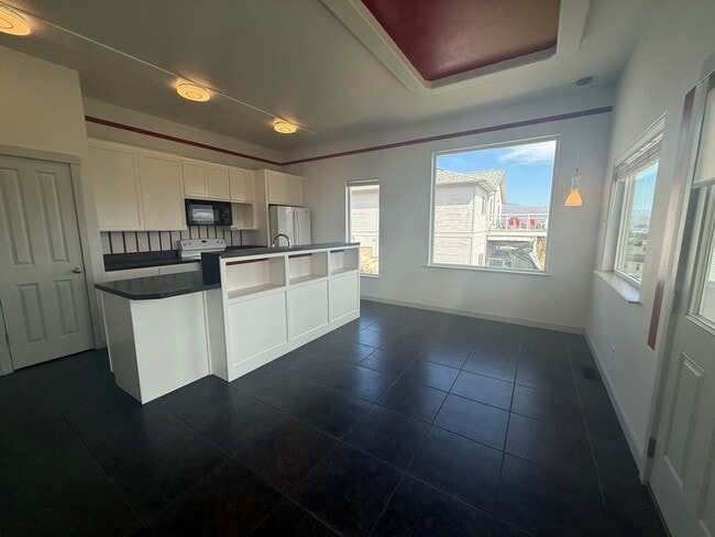 Building Photo - Now renting 3 bedroom House