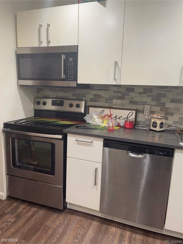Primary Photo - 1 br, 1 bath Condo - 155 S Sable Blvd Apt S16