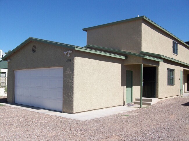 Building Photo - 439 E Linden St